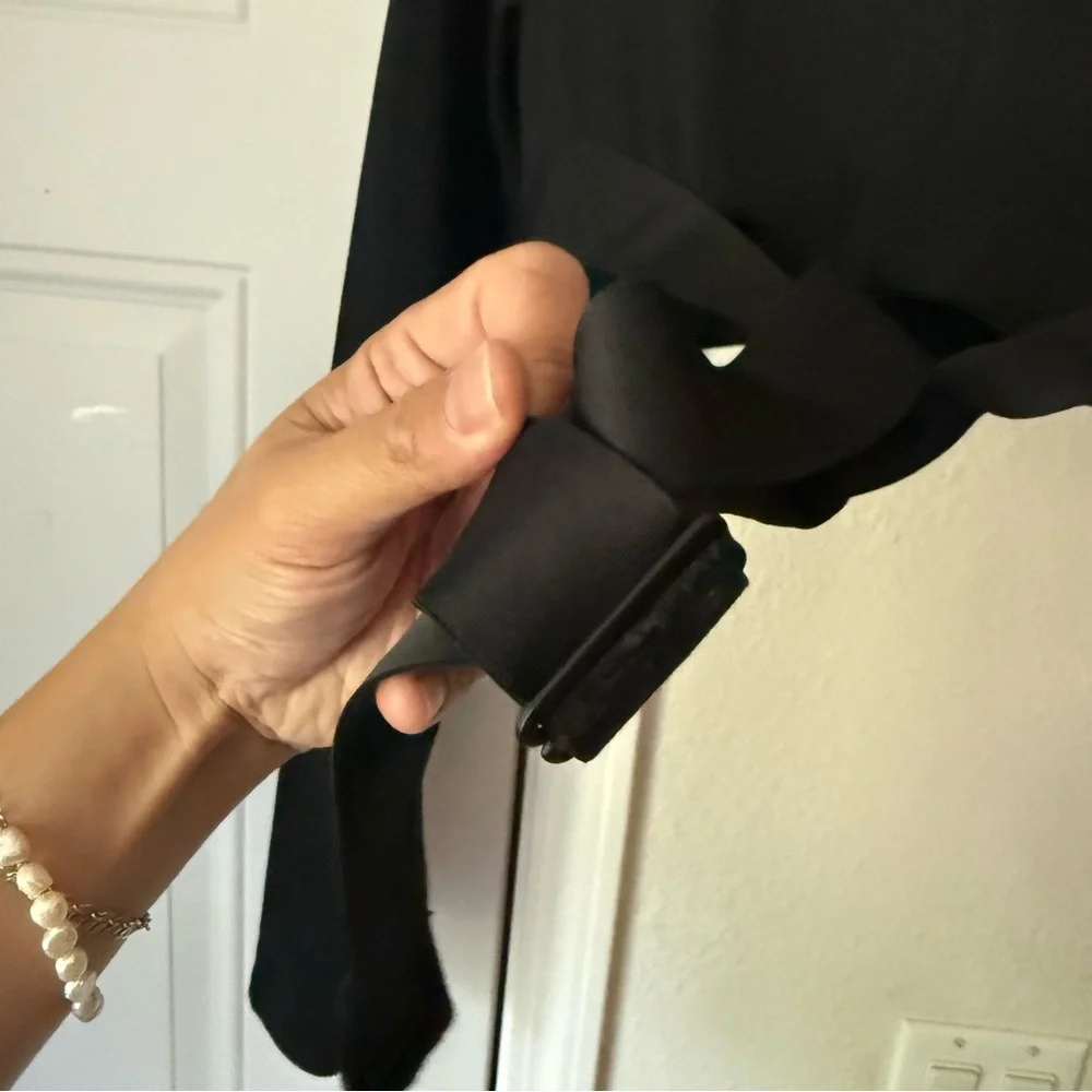 LE ORE black v neck long sleeve belted tie waist‎ cropped top